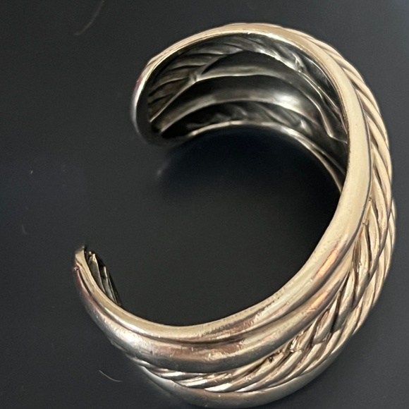 David Yurman Wide Crossover Cuff Bracelet in Sterling Silver 925 Size M - Picture 4 of 10